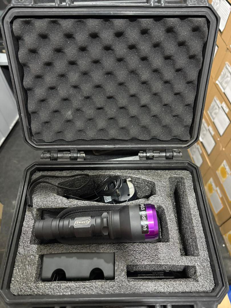 Ultraviolet inspection lamp used in fluorescent liquid penetrant testing